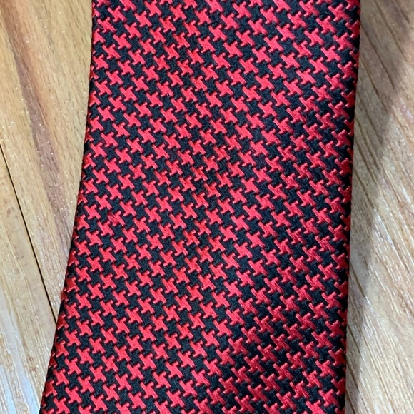 Ben Sherman Red & Black Pattern Silk Tie - Picture 2 of 7